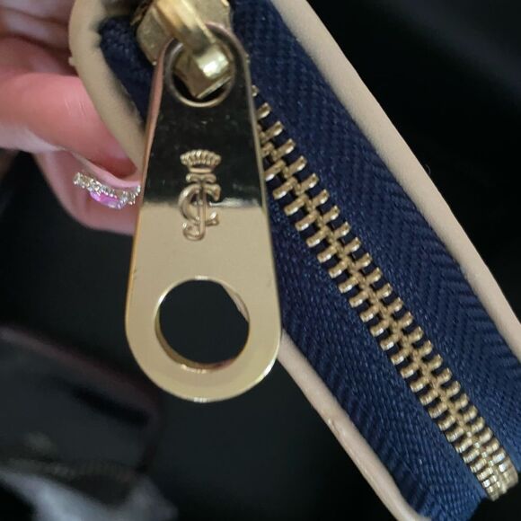 Vintage Juicy Couture wallet. Has Juicy tissue paper light wear on front - Picture 3 of 5
